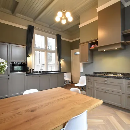 Spacious In With Terrace *